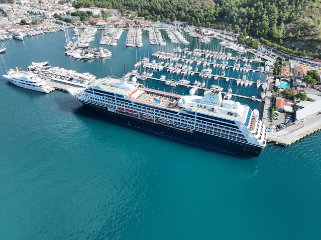 Azamara Onward kruvaziyeri, 668 yolcusuyla Muğla'nın Marmaris ilçesine yanaştı