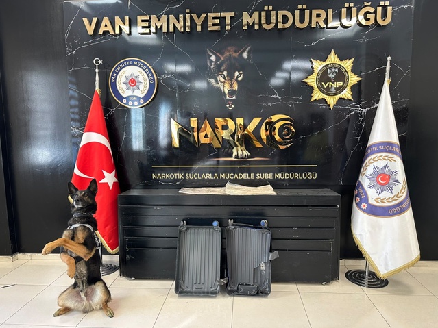 Van'daki havalimanında 2 kilo 100 gram uyuşturucu ele geçirildi, şüpheli tutuklandı