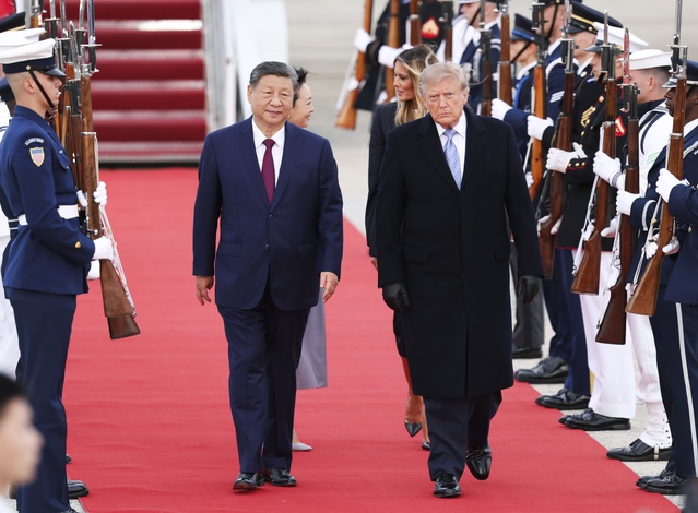 ABD ziyaretini tamamlayan Xi Jinping, eşi Peng Liyuan ile aynı uçakla Beijing'e döndü