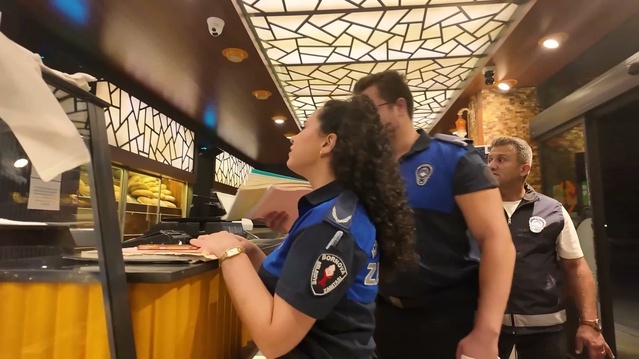 Bornova Belediyesi Çamdibi'nde gece 8 fırını denetledi, 3 işletmeye ceza verildi