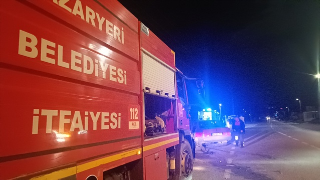 Bilecik Pazaryeri'nde kavşakta çarpışan iki otomobilde 8 kişiden 3'ü hafif yaralandı