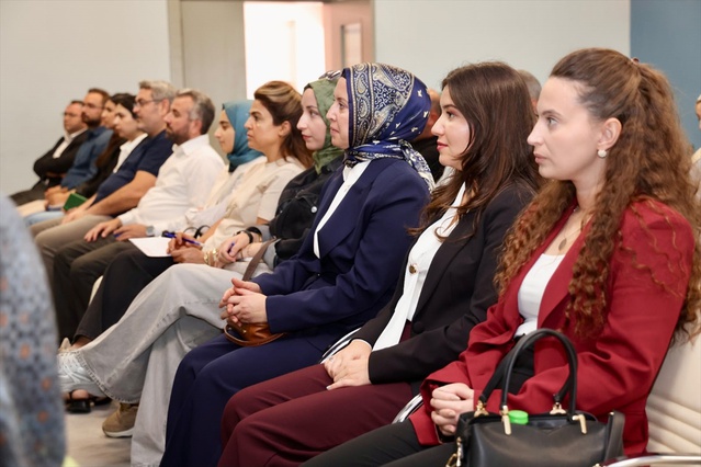Niğde Gençlik ve Spor İl Müdürlüğü, öğrenci hizmetlerini Genç Ofis'te ele aldı
