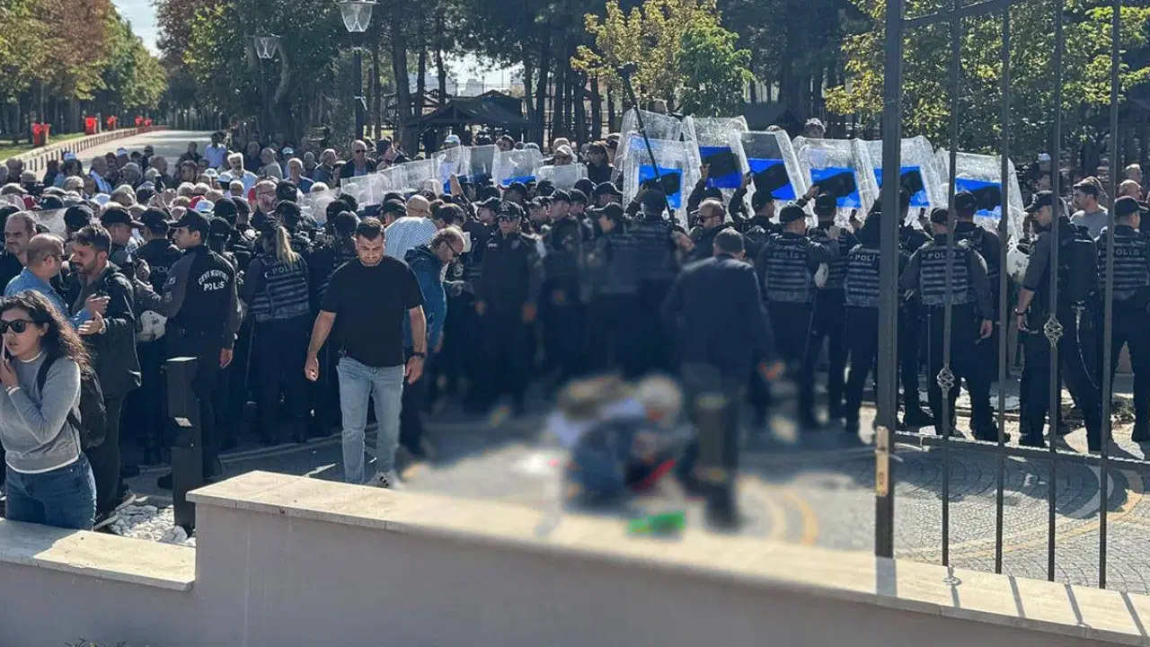 Ankara'daki zam eyleminde emekli polis kendini vurdu