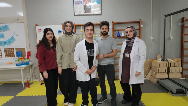 Amasya'da fizik tedaviyi aksatmayan M. Kasım Yaylı tıp fakültesini tam burslu kazandı