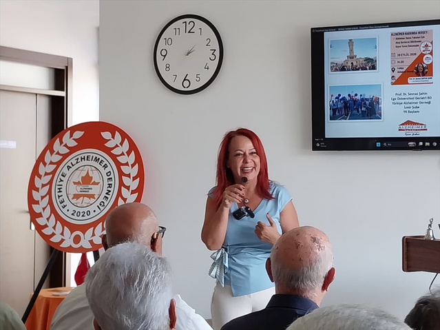Muğla Fethiye'de Alzheimer seminerinde Sevnaz Şahin hasta yakınlarına öneriler sundu