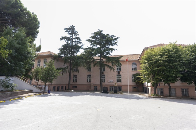 ASIRLIK MEKTEPLER - Üsküdar'ın 179 yıllık eğitim çınarı: Burhan Felek Anadolu Lisesi