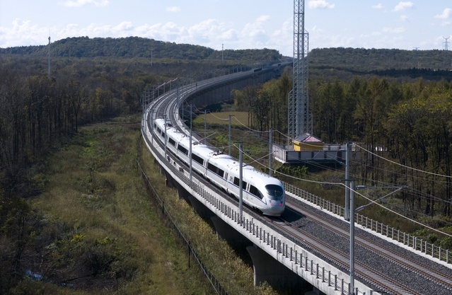 Heilongjiang'da donmuş topraklardan geçen en kuzeydeki hızlı tren hattı hizmete girdi