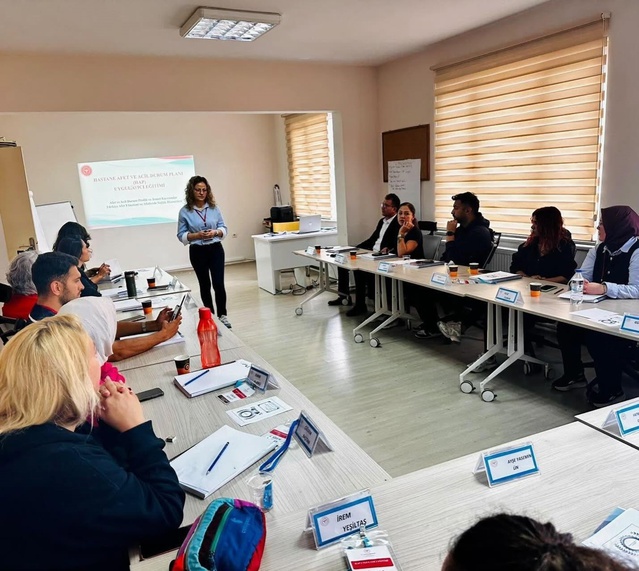 Çanakkale'de hastanelerin afet müdahale kapasitesi için HAP eğitimi düzenlendi