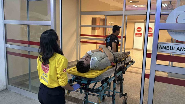 Adıyaman'da devrilen motosikletin sürücüsü yaralandı, hastaneye kaldırıldı