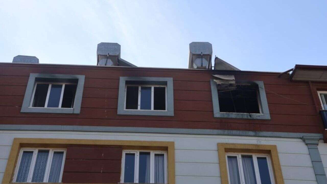 Prizden çıkan yangın evi küle çevirdi