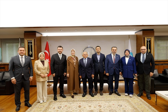 Kayseri'de Büyükkılıç, AK Parti heyetiyle kentin ihtiyaçlarını istişare etti