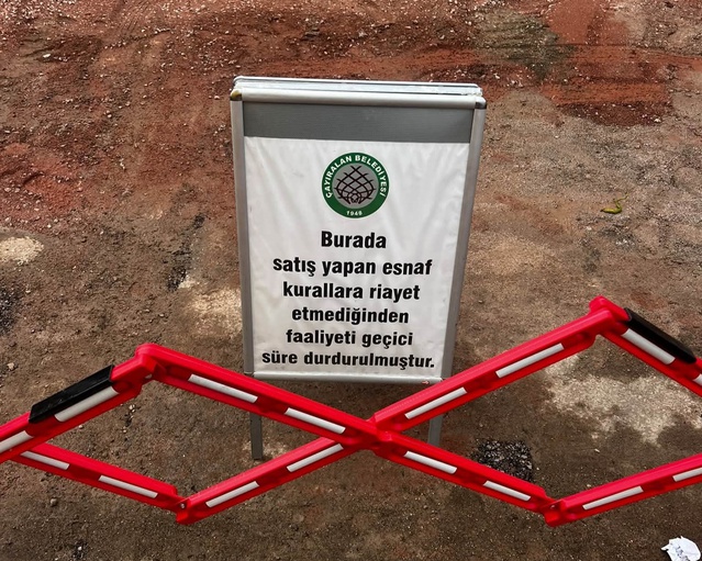 Çayıralan'da kamyon arkası tuvalet görüntüsü sonrası esnafa 1 ay satış yasağı verildi