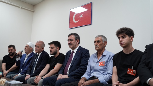 Cumhurbaşkanı Yardımcısı Yılmaz'dan Elazığ'da şehit Sevim'in ailesine taziye ziyareti
