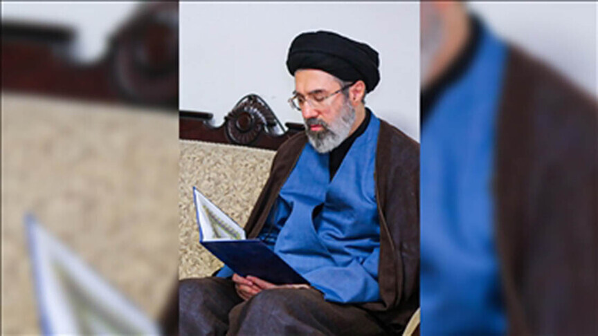 İran lideri Mücteba Hamaney kaldırıldığı hastanenin bombalanmasının ardından enkazdan çıkarılmış