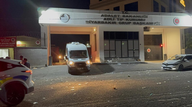 Diyarbakır'da eşini pompalı tüfekle öldürdüğü iddiasıyla Osman Çakmak tutuklandı
