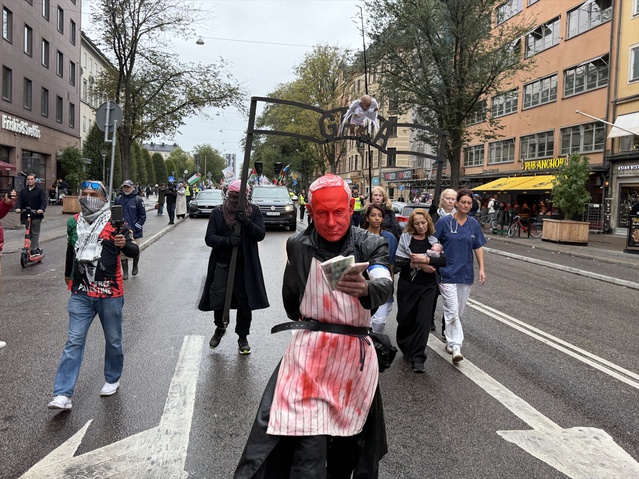 Stockholm'de yüzlerce kişi İsrail'in Gazze saldırılarını protesto için yürüdü