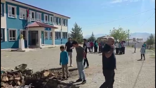 Adıyaman'da hissedilen 5,4'lük deprem paniğe yol açtı, okullarda tedbir alındı