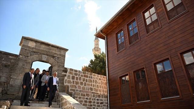 Edirne'deki Muradiye Mevlevihanesi'nde sona gelen ihya çalışmalarını Vali Sezer inceledi.