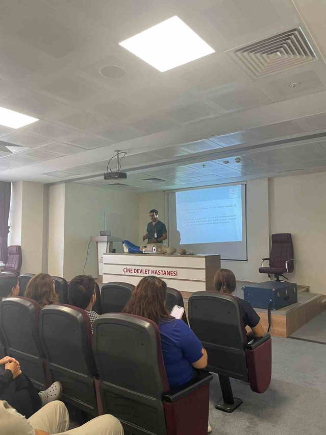 Çine Devlet Hastanesi personeline CPR eğitimi Uzm. Dr. Kayaöz tarafından verildi