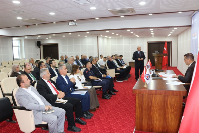 Trabzon Of'ta Kaymakam Akça başkanlığında okul güvenliği toplantısı yapıldı