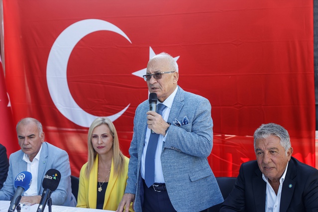 İYİ Parti Genel Başkan Yardımcısı Sayan, Mersin'de partililerle bir araya geldi