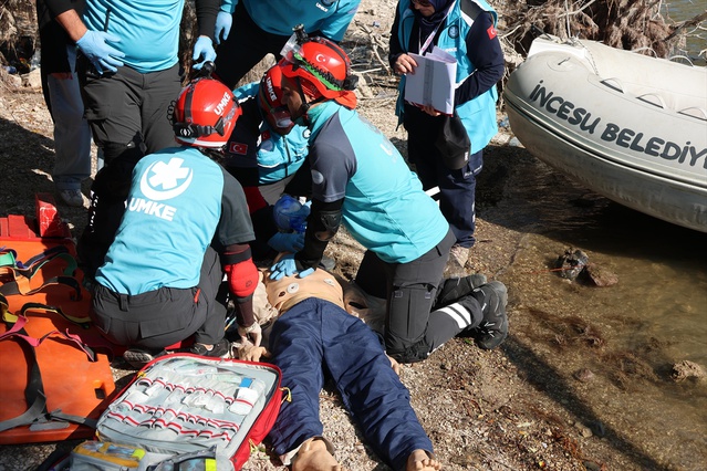 Kayseri İncesu'da UMKE 11. Bölge Tatbikatı'nda suda boğulma senaryoları uygulandı
