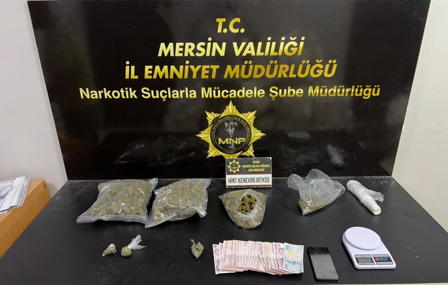Mersin'de operasyonlarda 706 gram metamfetamin ele geçirildi, 3 şüpheli tutuklandı