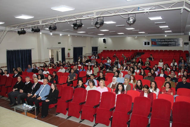 Çerkezköy'de rehberlik toplantısında Müdür Yeniyol hizmetlerin önemine dikkati çekti