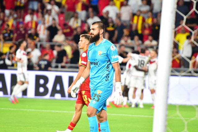 Göztepe, kadro dışı Gugeshashvili'ye af çıkarmadı, kaleyi Arda Özçimen aldı