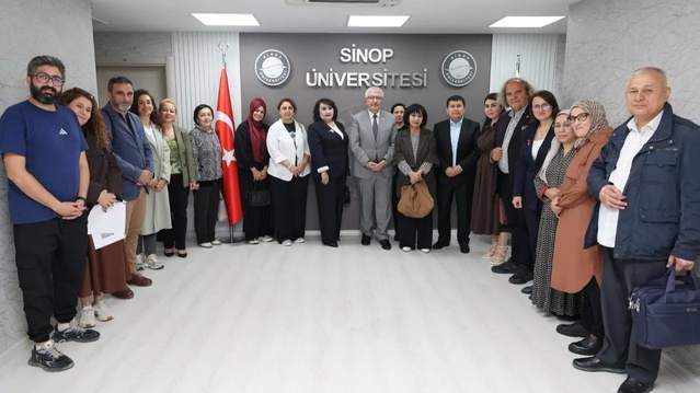 Türk Halkları Sempozyumu uluslararası kurulu Sinop'ta Rektör Taşdemir'le görüştü