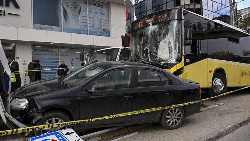İstanbul'da özel halk otobüsünün durakta bekleyenlere çarptığı kazaya ilişkin davada karar
