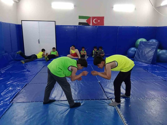 Muş Hasköy'de güreş kursu GSB Spor Okulları kapsamında yoğun katılımla sürüyor