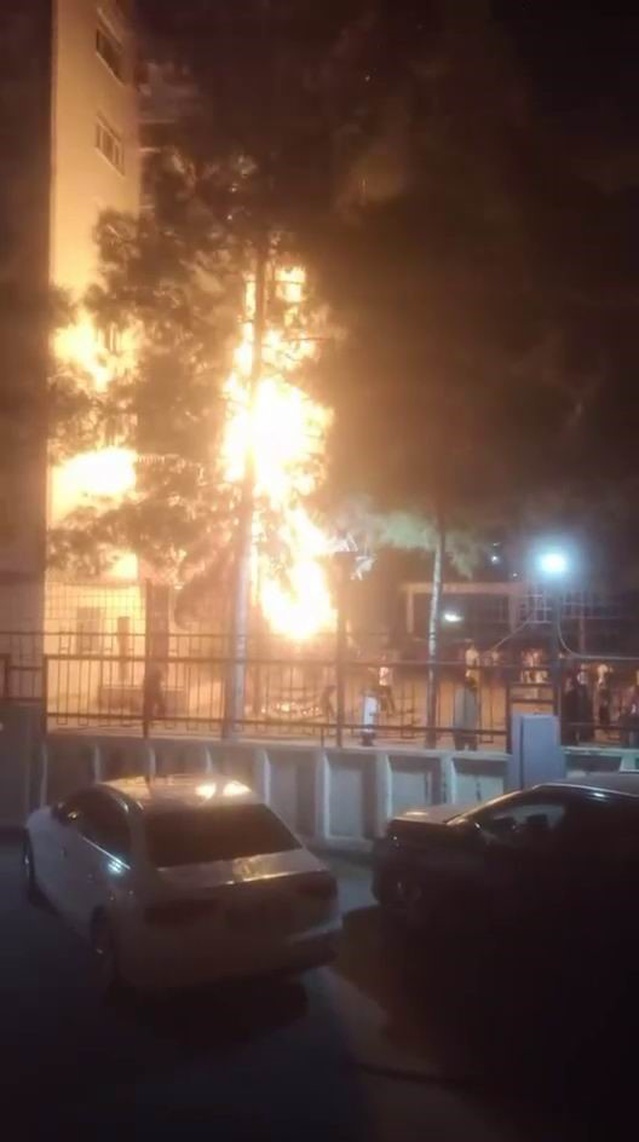 Diyarbakır Kayapınar'da havai fişek yangın çıkardı, itfaiye evlere sıçramadan söndürdü