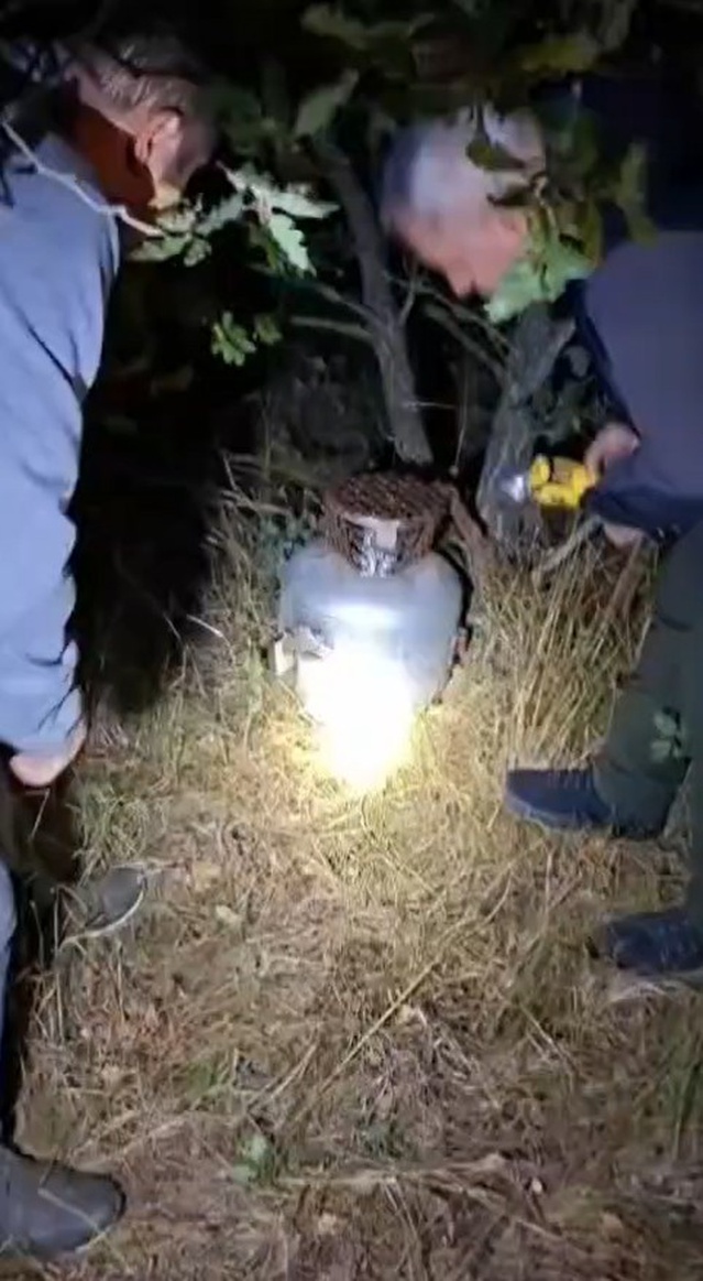 Bursa'da kaçak avcıların bıldırcın için mutfak tüpüne gizlediği ses düzeneği bulundu
