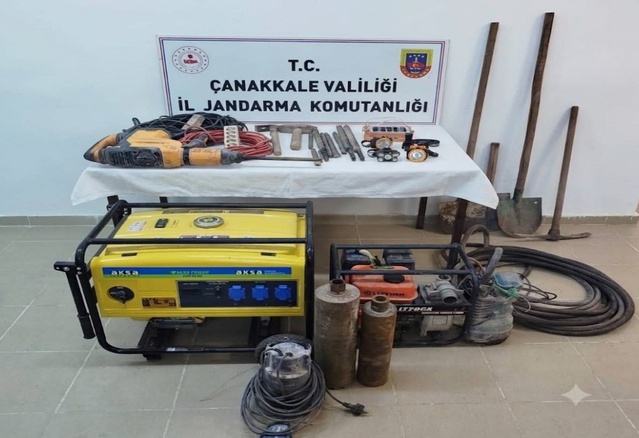 Çanakkale Eceabat'ta jandarma operasyonunda hilti ve 10 kazı malzemesi ele geçirildi