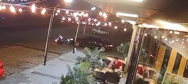 Kayseri Kocasinan'da duran otomobile çarpan motosiklet sürücüsü yaralandı