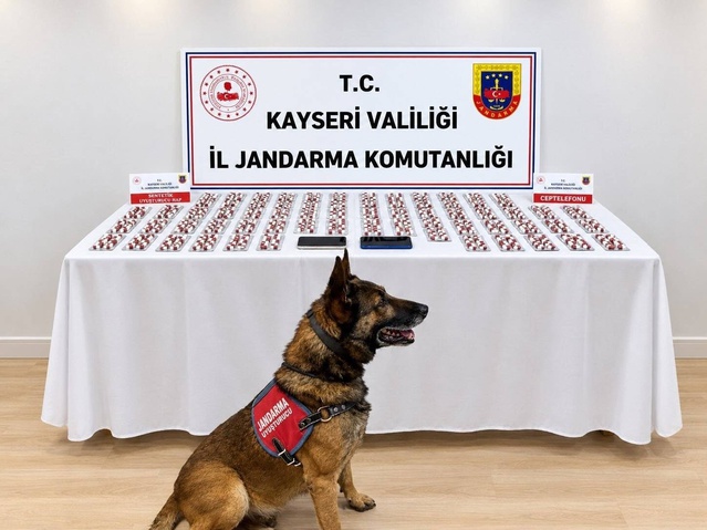 Kayseri'de jandarma araçta bin 81 sentetik hap buldu, 2 şüpheli gözaltına alındı