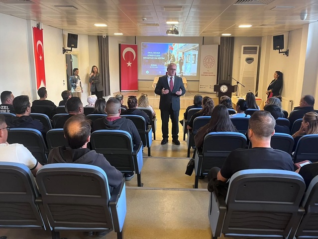Edirne'de okul bahçe görevlilerine oryantasyon eğitimi başladı