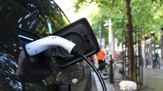AraÅŸtÄ±rmacÄ±lar daha iyi elektrikli araÃ§ bataryalarÄ± Ã¼retmek iÃ§in Ã§ip Ã¼retim teknolojisinden yararlanÄ±yor