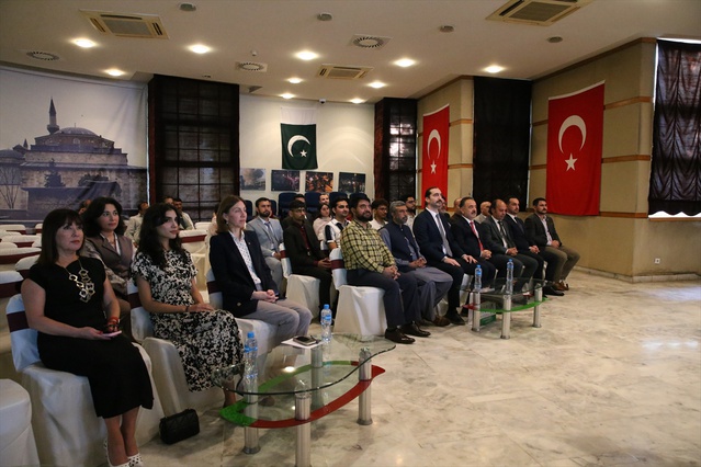 İslamabad Büyükelçisi Neziroğlu, 112 Pakistanlı öğrencinin burs kazandığını açıkladı