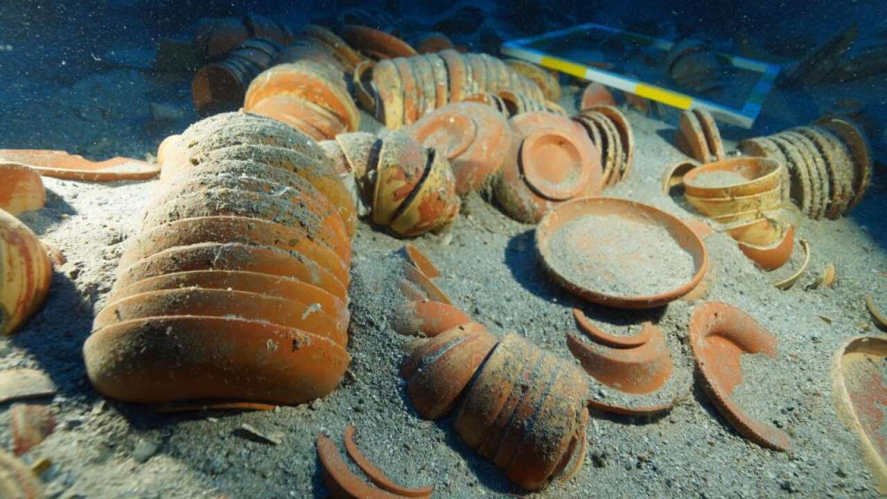 2 bin 100 yıllık gemi batığından binlerce seramik çıkarıldı
