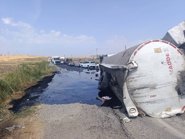 Kahramanmaraş Pazarcık'ta iki çekicinin çarpıştığı kazada 2 kişi yaralandı