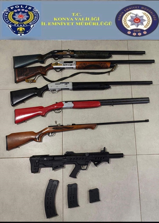 Konya Karatay'da evinde 6 ruhsatsız tüfek bulunan şüpheli gözaltına alındı