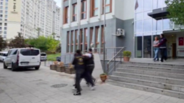 Ataşehir Yenişehir'de kaçak ilaç deposuna operasyonda 3 şüpheli gözaltına alındı