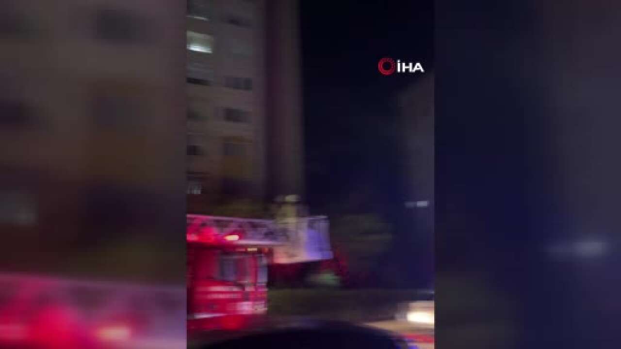Etimesgut’ta gece yarısı yangın paniği!