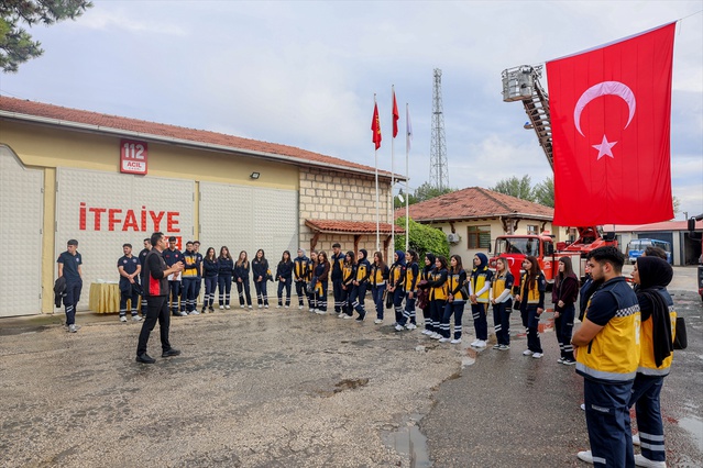 Kastamonu Taşköprü'de İtfaiye Haftası'nda öğrencilere ekipman tanıtımı yapıldı