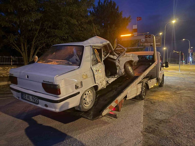 Afyonkarahisar Bayat'ta kazada yaralanan 3 kişi hastanelere kaldırıldı