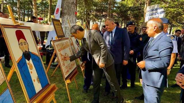 Afyonkarahisar'da hükümlü ve tutukluların eserleri sergide ziyaretçilerle buluştu