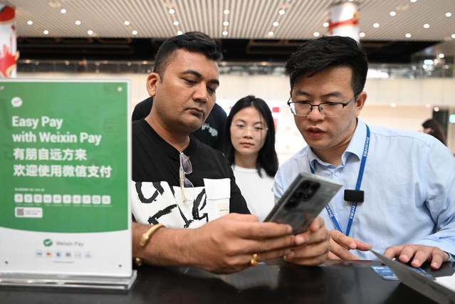 Tencent, TenPayGo ile Shenzhen'de yabancılara otobüs-metroda karekodlu ödeme sundu