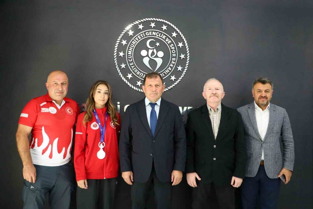 Kayseri Gençlik ve Spor İl Müdürü Kabakcı, dünya ikincisi Yılmazer'i tebrik etti